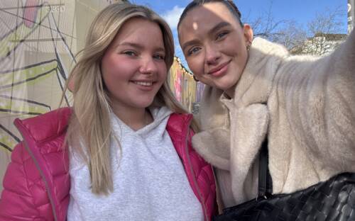 Luna-Lavinya Kumst vom Genuss-Guide und Lara Marlene Kriegisch von Megaspots testen künftig gemeinsam Restaurants / ©privat