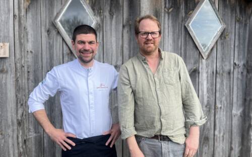 Sebastian Junge und Henning Beeken laden am 1. Mai und 21. Juni auf den Hof Eggers / ©Bergedorfer Zeitung