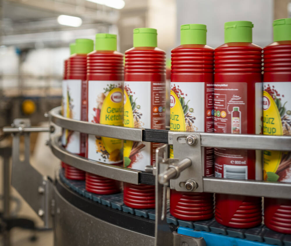 Seit den 1960ern ein Kultprodukt: der Curry-Gewürzketchup / ©HELA