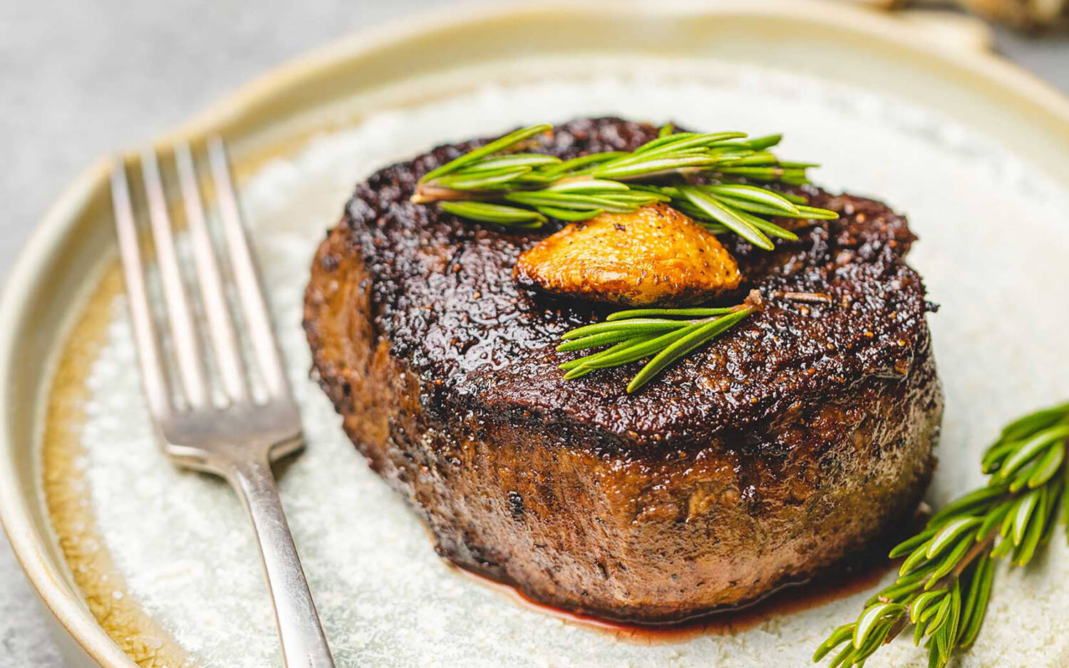 Steaks gehören im portugiesischen Nau auf die Speisekate / ©Marc Sill