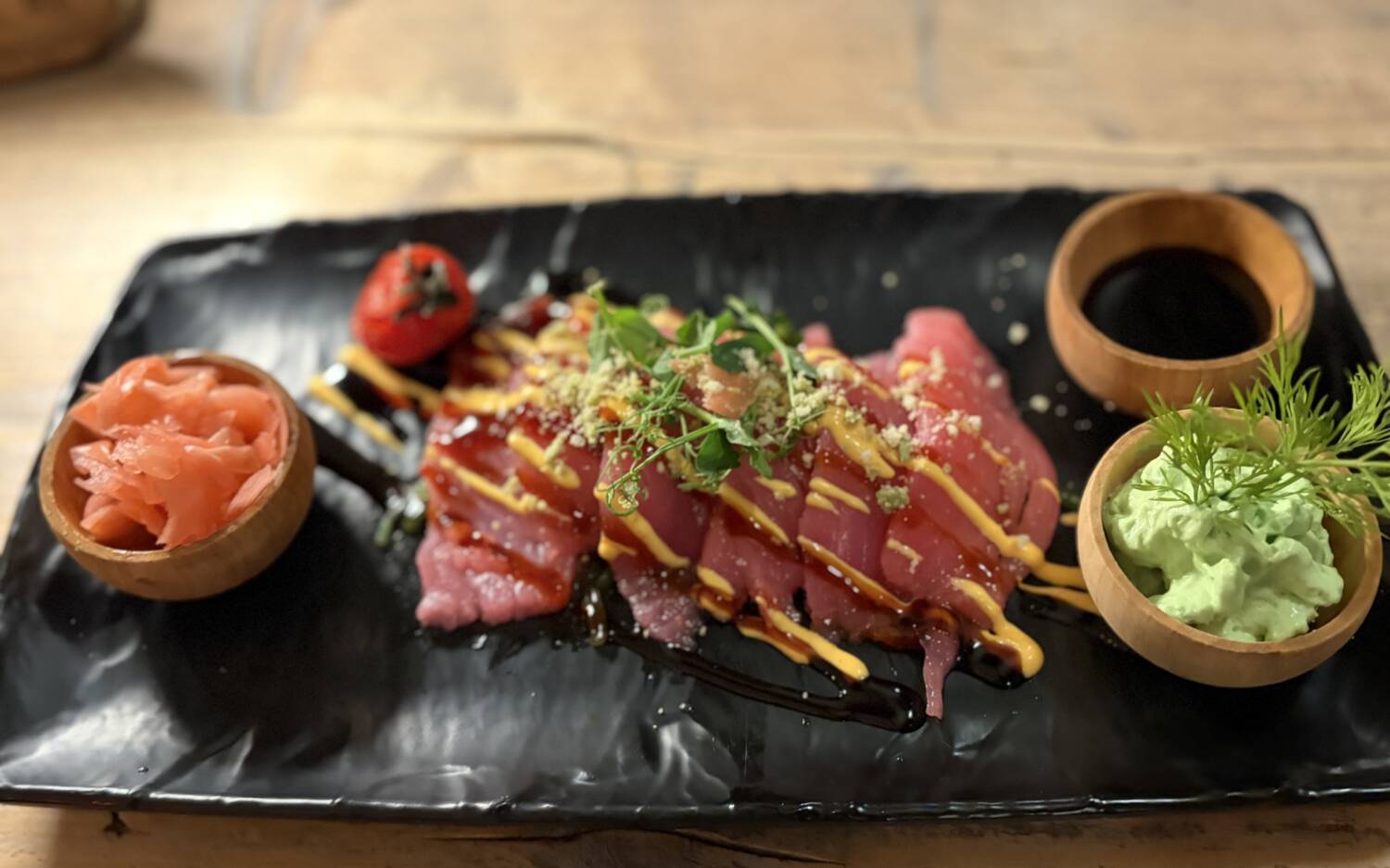  Thunfisch-Sashimi, wunderbar frisch, bezaubernd und einfach zum Verlieben / ©Michael Hein