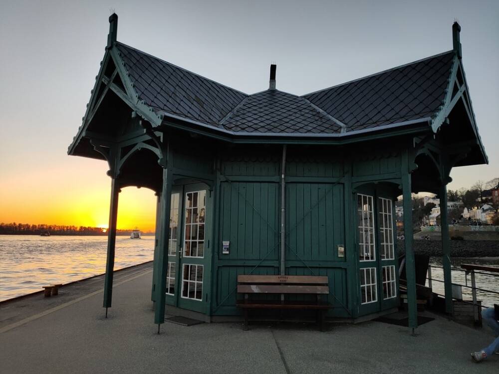 Urig und gemütlich wird im Övelgönne Döns direkt an der Elbe gefeierz / ©Museumshafen Övelgönne