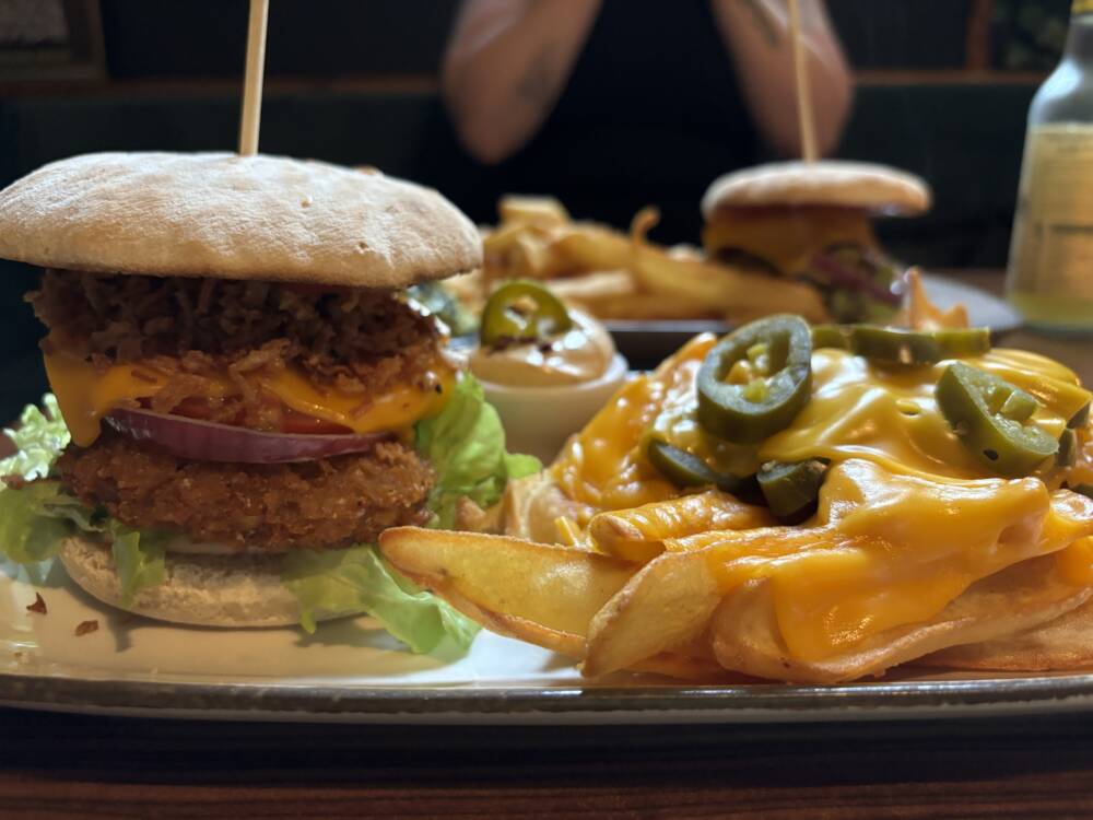 Veganer Imbiss – deftiges Fast Food ganz ohne tierische Zutaten / ©Genuss-Guide