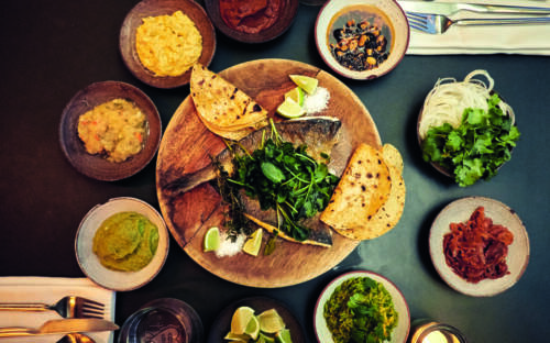 Wer verlässlich gut essen möchte, ist hier richtig! Auf St. Pauli kann man sich die Tacos frisch selbst belegen. / ©Philipp Schmidt