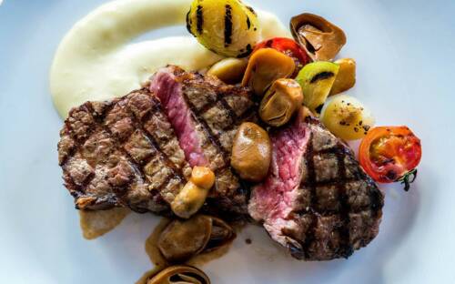 Zartes Fleisch, perfekt auf den Punkt – im Brook wird höchste Kochkunst gelebt / ©Brook Restaurant