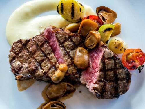 Zartes Fleisch, perfekt auf den Punkt – im Brook wird höchste Kochkunst gelebt / ©Brook Restaurant