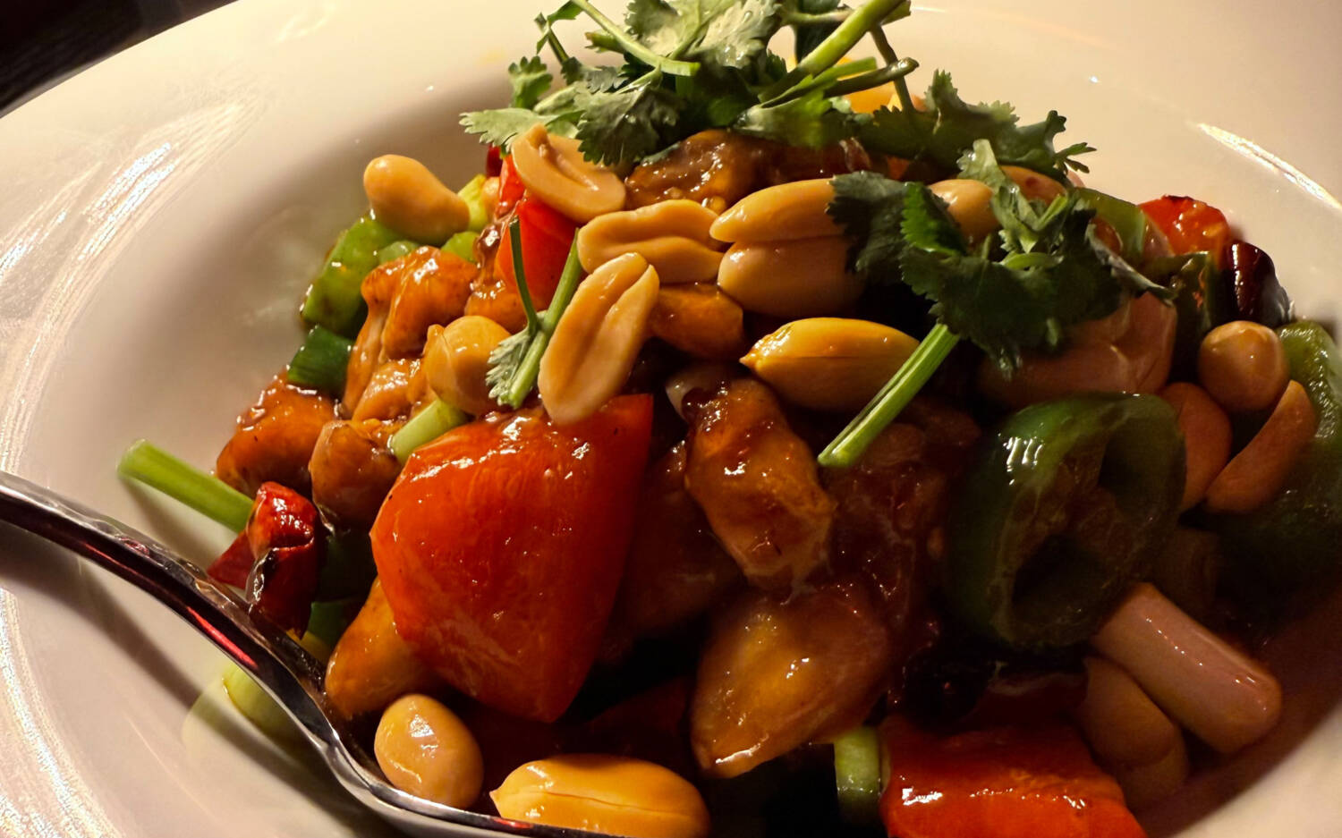 Zum Weinen herrlich: Unserem Kolumnisten treibt das Signature Dish Gong Bao die Tränen in die Augen / ©Stevan Paul