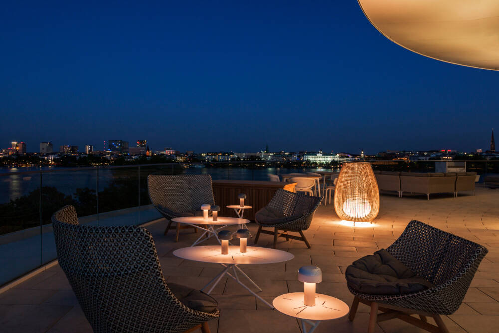Abends wird die Dachterrasse im Fontenay besonders gemütlich / ©The Fontenay