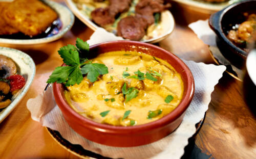 Auch im zweiten Lokal der Madrigal-Betreiber, dem Perla Del Norte in Ottensen, werden mediterrane Tapas serviert / ©Marc Sill