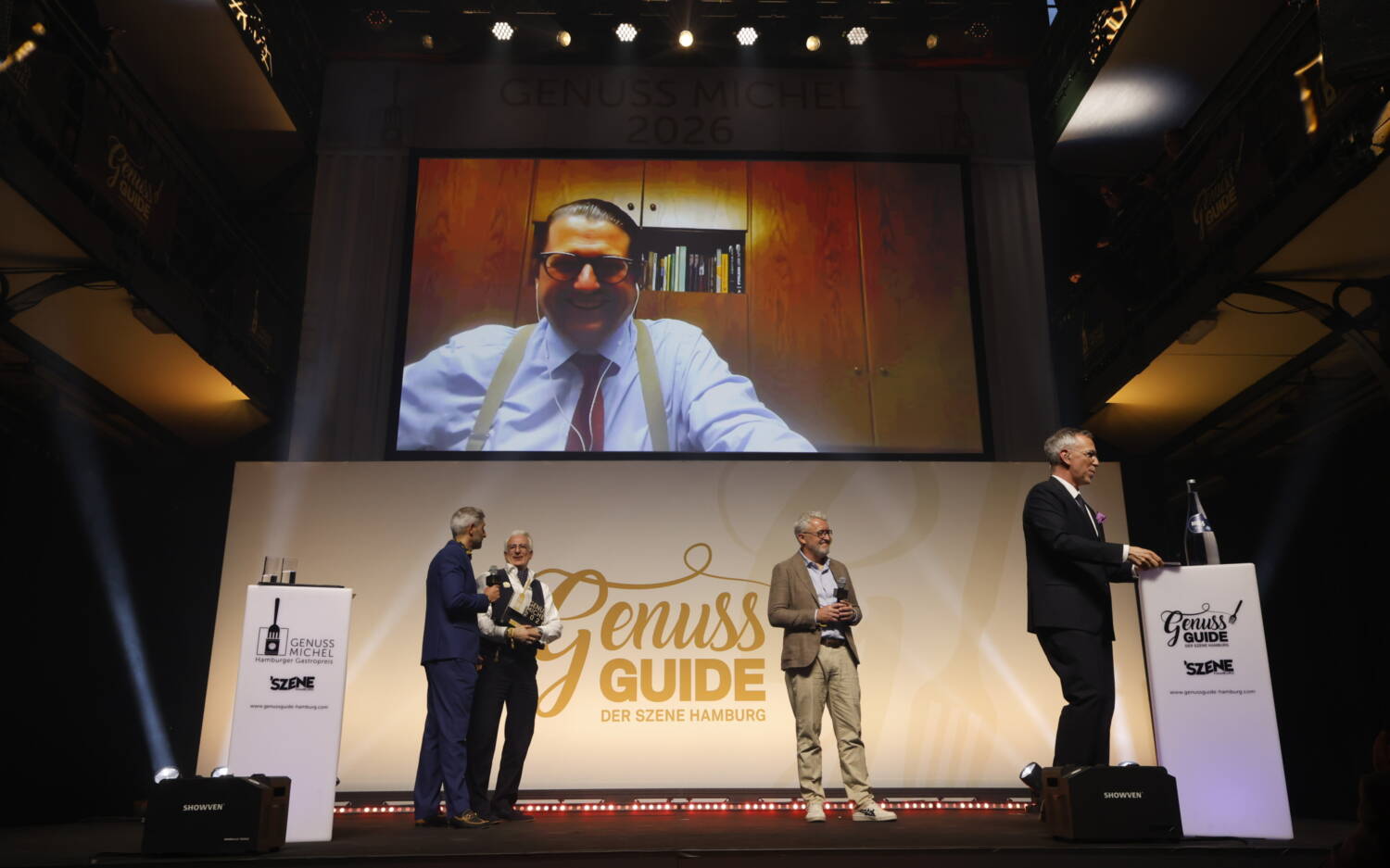 Ausgezeichnet als Beste Bar 2026: Le Lion Betreiber Jörg Meyer, hier online auf der Leinwand bei der Siegerehrung / ©Jan-Rasmus Lippels