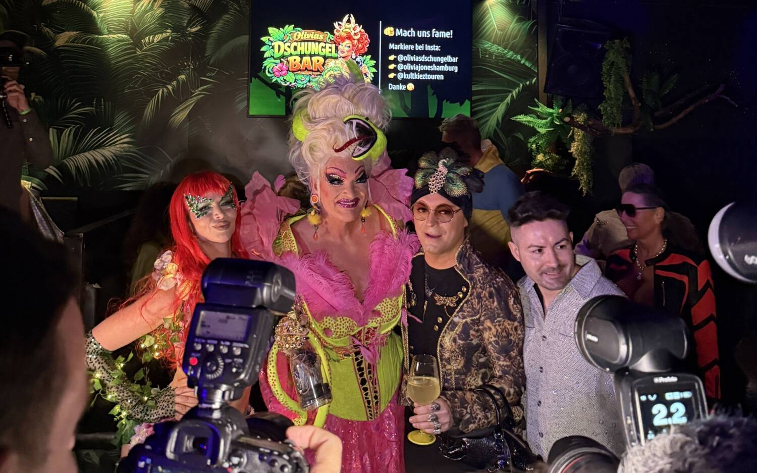 Bei der Eröffnungsfeier waren einige bekannte TV-Gesichter neben Olivia Jones vor Ort / ©Christina Herdin