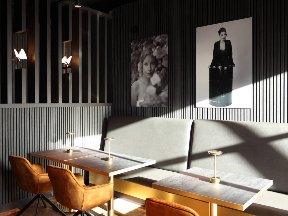 Die Pâtisserie-Kunstwerke können im angrenzenden Café direkt vernascht werden / ©Martina Goyert