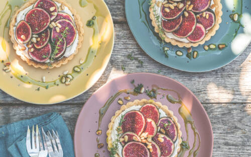 Diese Feigen-Ziegenkäse-Tartelettes aus Anne-Katrin Webers neuestem Kochbuch bringen Farbe und Geschmack auf den Teller /©AT Verlag/Wolfgang Schardt