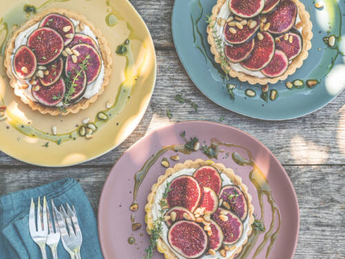 Diese Feigen-Ziegenkäse-Tartelettes aus Anne-Katrin Webers neuestem Kochbuch bringen Farbe und Geschmack auf den Teller /©AT Verlag/Wolfgang Schardt