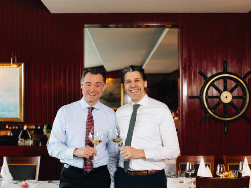 Dirk Kowalke und Benjamin Kast schreiben die Familientradition des Fischereihafen Restaurants fort / ©Julia Schumacher