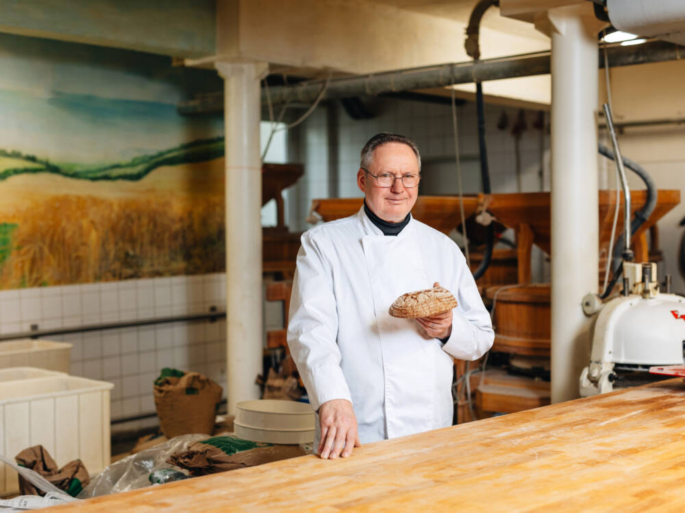 Handwerk dass man schmecken kann – Thomas Effenberger in seiner Backstube / © Julia Schumacher