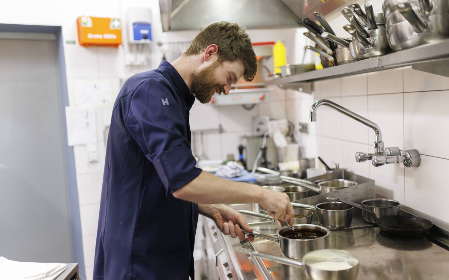 Hat sich 2024 den Michelin-Stern erkocht: Küchenchef Eike Iken im Petit Amour / ©Marcelo Hernandez