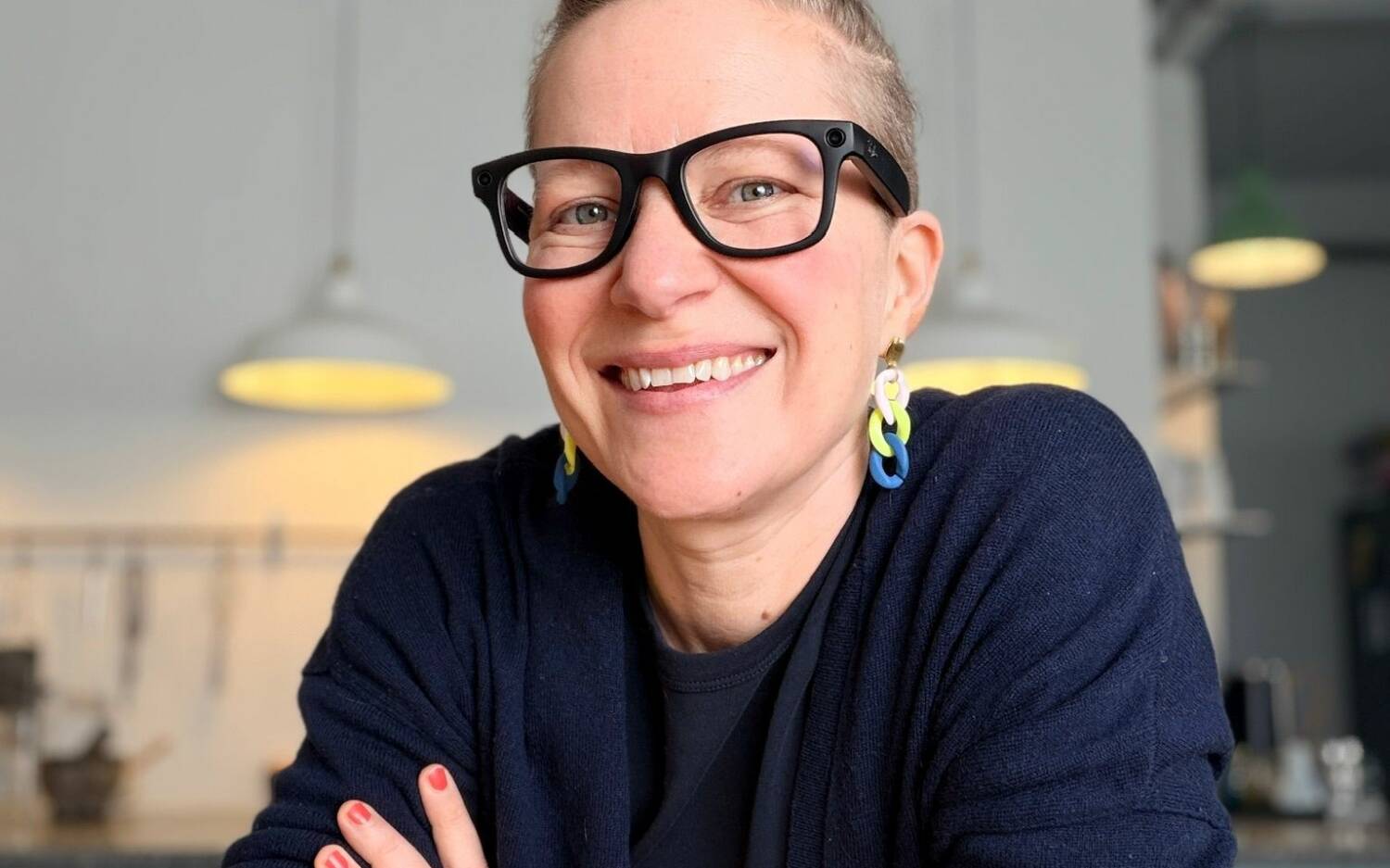 In Elli Neuberts Küchenstudio kommen Kimchi-Buchteln mit Champagner-Sabayon und andere kreative Gerichte auf die Teller / ©privat