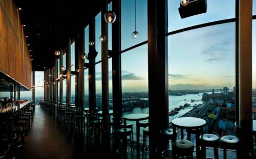 In der Skyline Bar 20up hat man einen perfekten Blick auf den Hafen / ©Skyline Bar 20up