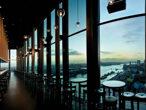 In der Skyline Bar 20up hat man einen perfekten Blick auf den Hafen / ©Skyline Bar 20up