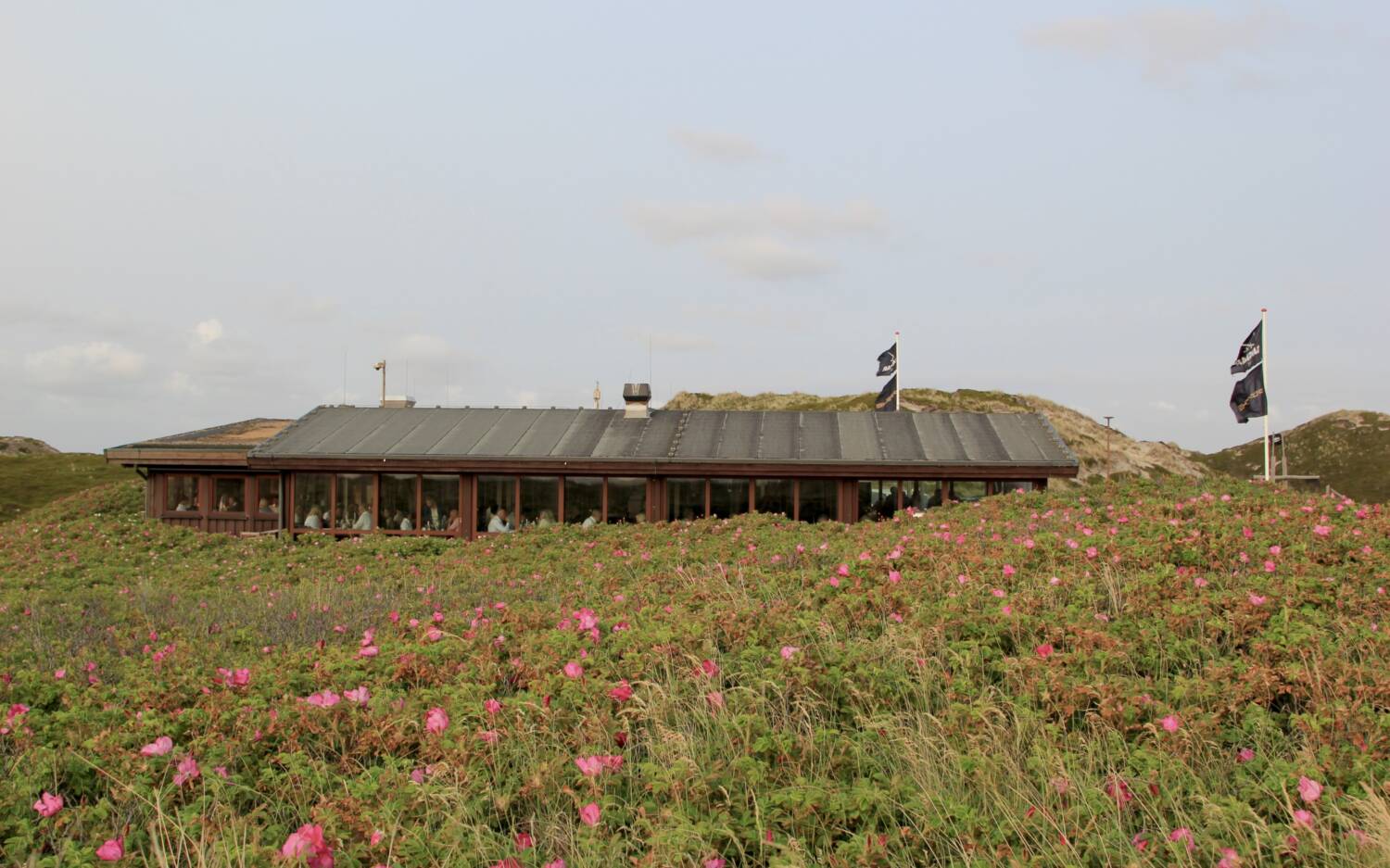 Inmitten der Dünen begeistert das Sansibar mit einzigartiger Lage und herrlicher Aussicht / ©Sansibar