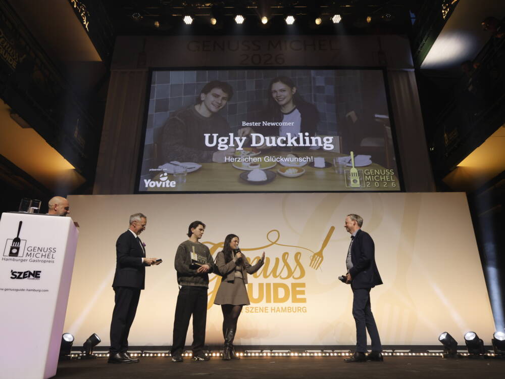 Lenja Bahlburg und Clément Noel wurden mit ihrem Bistro Ugly Duckling als Bester Newcomer 2026 ausgezeichnet / ©Jan-Rasmus Lippels
