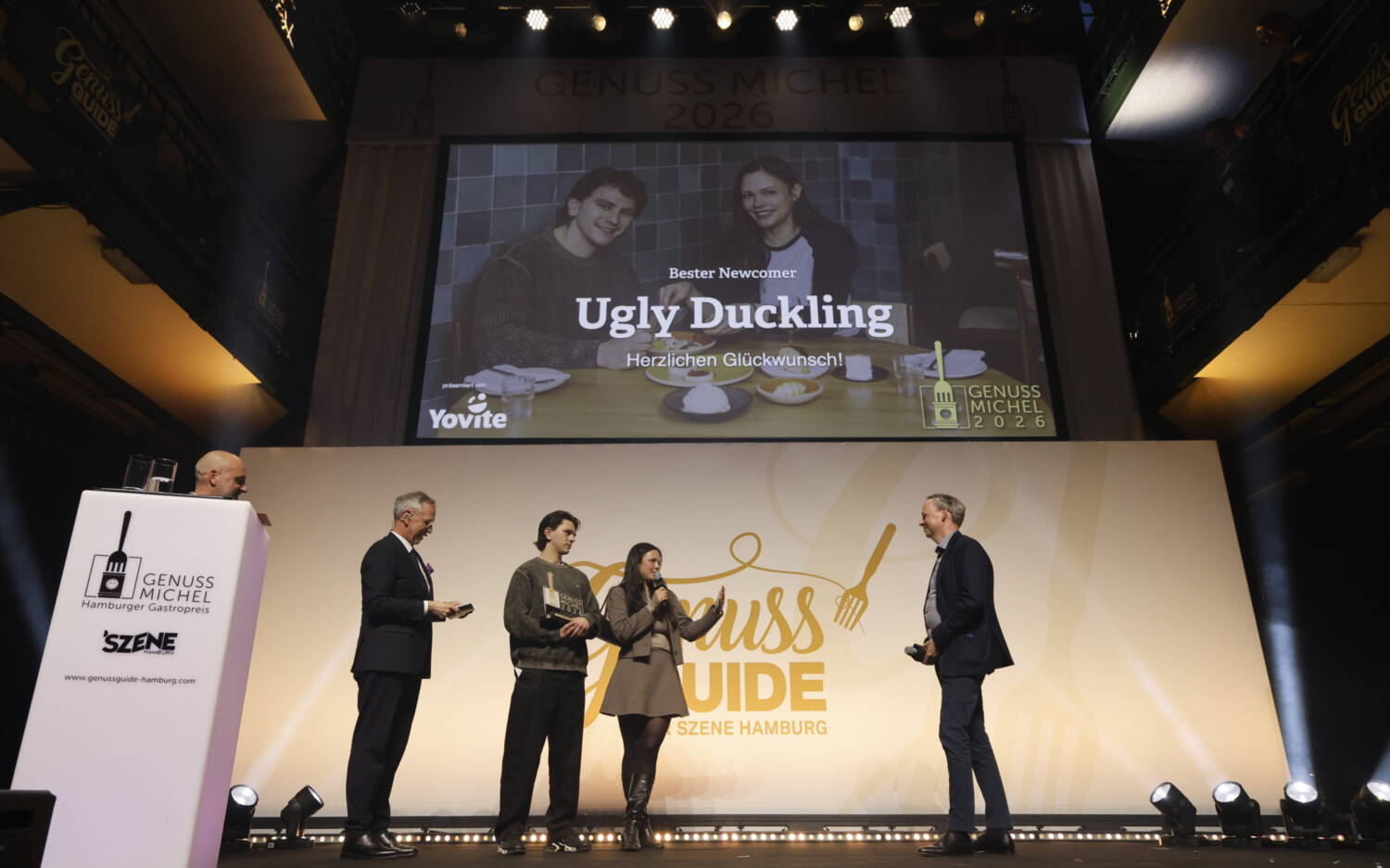 Lenja Bahlburg und Clément Noel wurden mit ihrem Bistro Ugly Duckling als Bester Newcomer 2026 ausgezeichnet / ©Jan-Rasmus Lippels