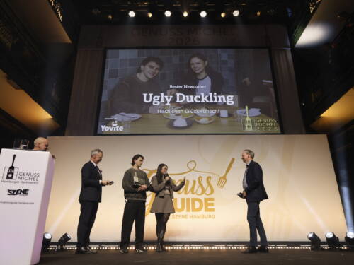 Lenja Bahlburg und Clément Noel wurden mit ihrem Bistro Ugly Duckling als Bester Newcomer 2026 ausgezeichnet / ©Jan-Rasmus Lippels