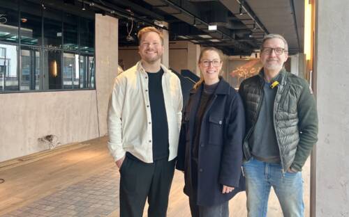 Lucas Müller, Victoria Lotte-Weber und Marco Buße eröffnen gemeinsam das Joh. Albrecht Brauhaus in der Innenstadt / ©Alice von der Laden