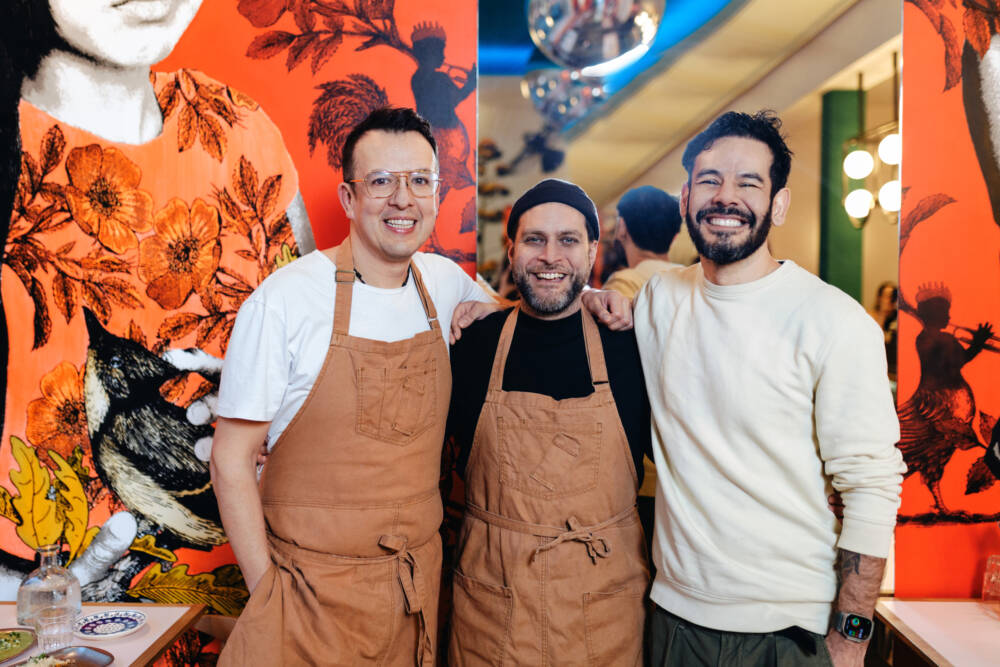 Miguel Zaldivar, Xavi Lopez und Aurelio Moreno haben den Preis für den besten Newcomer 2025 nach Ottensen geholt / ©Julia Schumacher 