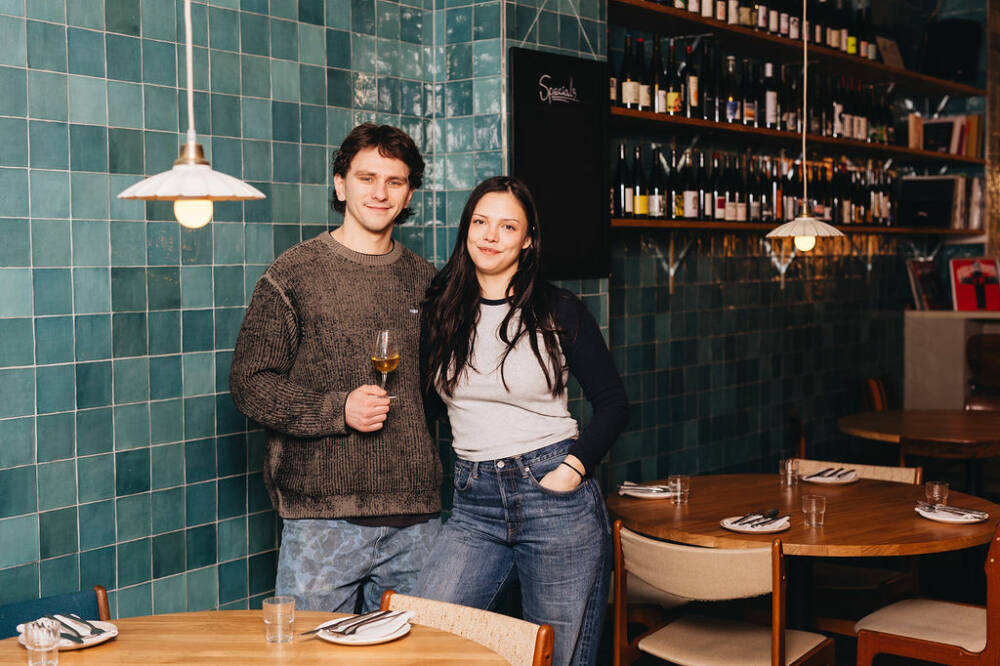 Mit dem Ugly Duckling haben sich Clément Noel und Lenja Bahlburg ihren Traum vom eigenen Bistro erfüllt / ©Julia Schumacher