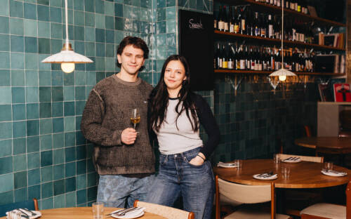 Mit dem Ugly Duckling haben sich Clément Noel und Lenja Bahlburg ihren Traum vom eigenen Bistro erfüllt / ©Julia Schumacher