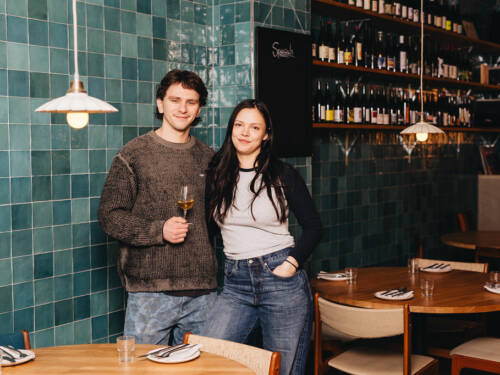 Mit dem Ugly Duckling haben sich Clément Noel und Lenja Bahlburg ihren Traum vom eigenen Bistro erfüllt / ©Julia Schumacher