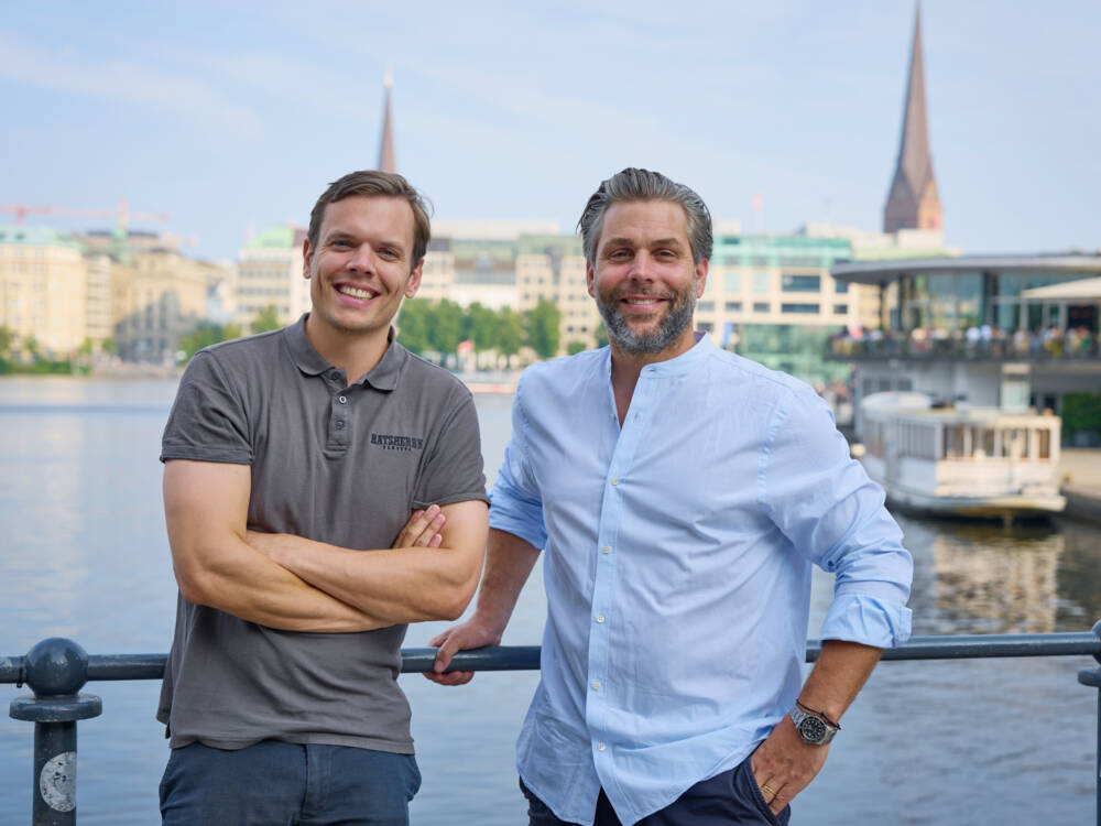 Niklas Nordmann (l.) und Hannes Schröder an der Binnenalster / ©HFR