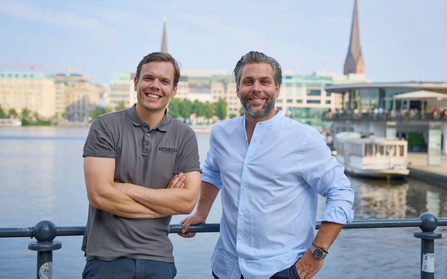 Niklas Nordmann (l.) und Hannes Schröder an der Binnenalster / ©HFR
