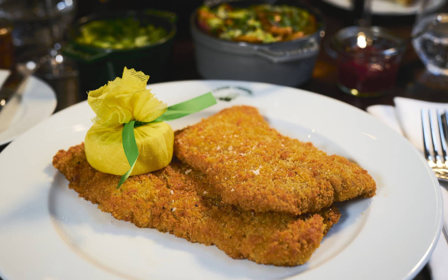 Norddeutsche Bodenständigkeit meets französischen Bistro-Flair: Im Casse-Croûte gibt’s sogar Schnitzel / ©Marc Sill