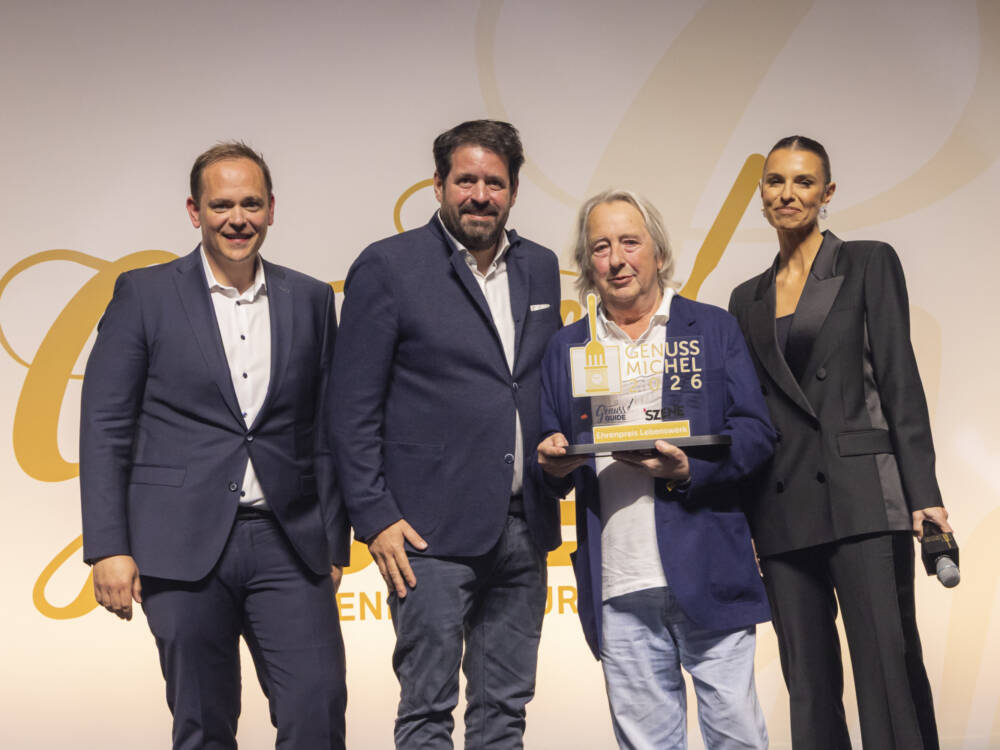 Preis-Pate Denis Wiechert von TUI, Winzer Markus Schneider, Herbert Seckler und Laura Wontorra auf der Bühne / ©Jan-Rasmus Lippels