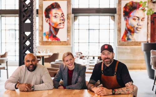 Rajeef Jayaratnam, Lina Koch und Eric Kröber bringen den Cool-Dining-Tempel Chefs Warehouse aus Kapstadt in die Speicherstadt / ©Julia Schumacher