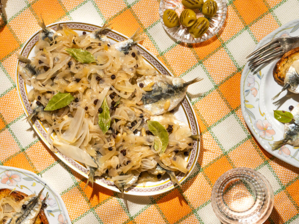 Sarde in saor – marinierte Sardinen mit Zwiebeln, Essig und einer feinen Süße – eine Herzensempfehlung von Vincenzo Andronaco / ©Andronaco