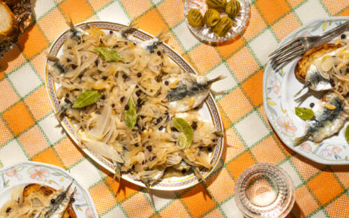 Sarde in saor – marinierte Sardinen mit Zwiebeln, Essig und einer feinen Süße – eine Herzensempfehlung von Vincenzo Andronaco / ©Andronaco