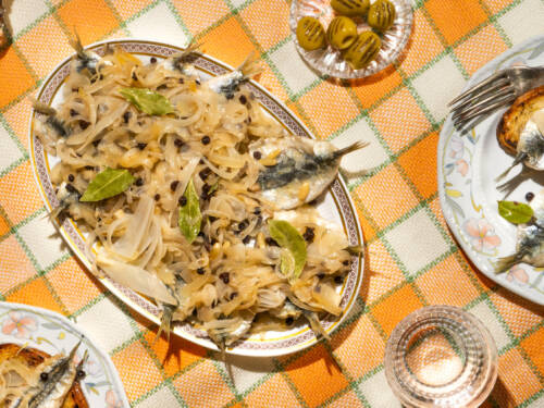 Sarde in saor – marinierte Sardinen mit Zwiebeln, Essig und einer feinen Süße – eine Herzensempfehlung von Vincenzo Andronaco / ©Andronaco