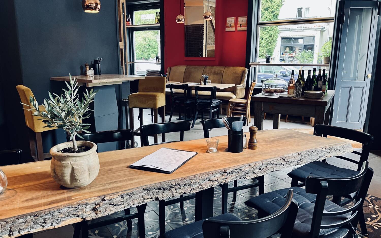 Seit der Konzeptänderung vom Restaurant zur Ganztagesbar gibt’s mit dem Pop-up wieder Hausmannskost am Heynspark /©Manzels