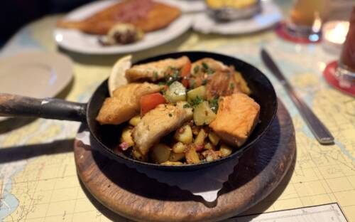 Stilecht, bodenständig, und genau das, was es verspricht: Die Dübelsbrücker Kajüt ist ein ehrliches Fischrestaurant / ©Michael Hein