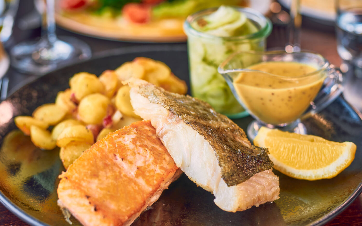 Zweierlei Fisch mit Bratkartoffeln – we’re in fish heaven / ©Marc Sill