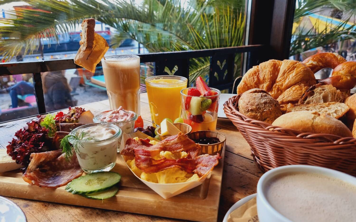 Auch kulinarisch gibt es hier viel zu entdecken: Frühstück, Pizza, Bowls und Burger oder auch Fondue im Winter / ©Lydia Stach