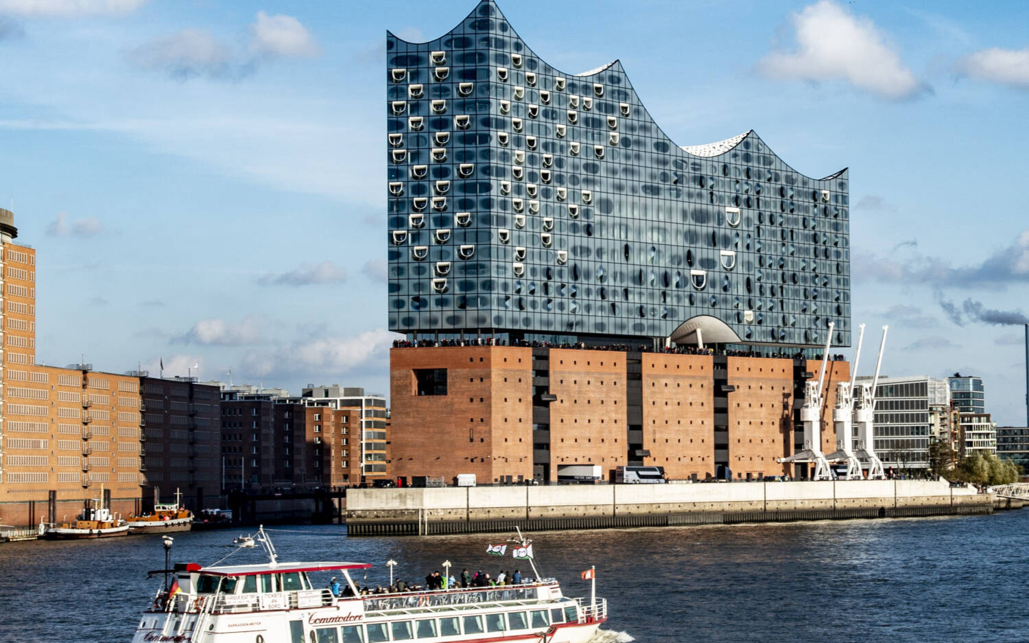 Außergewöhnlich feiern in Hamburg: Das geht bei einer privaten Rundfahrt mit Barkassen Meyer / ©T. Gramlow
