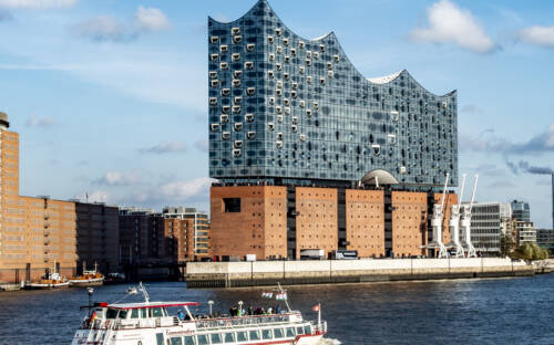 Außergewöhnlich feiern in Hamburg: Das geht bei einer privaten Rundfahrt mit Barkassen Meyer / ©T. Gramlow