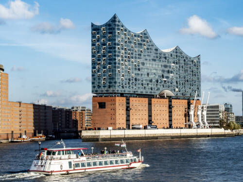 Außergewöhnlich feiern in Hamburg: Das geht bei einer privaten Rundfahrt mit Barkassen Meyer / ©T. Gramlow