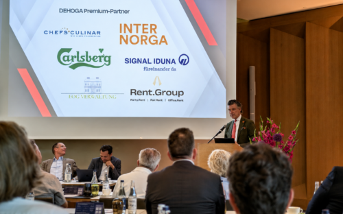 Bei der Mitgliederversammlung des DEHOGA Hamburg am 26. Mai im The Fontenay Hotel fiel der Beschluss zur Namensänderung / ©DEHOGA Hamburg