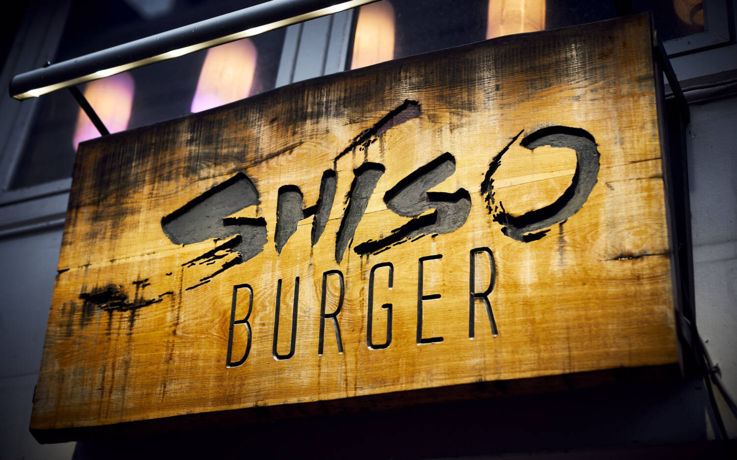 Das Schild in der Bugenhagenstraße wird abgenommen: Shiso hat geschlossen / ©Marc Sill 